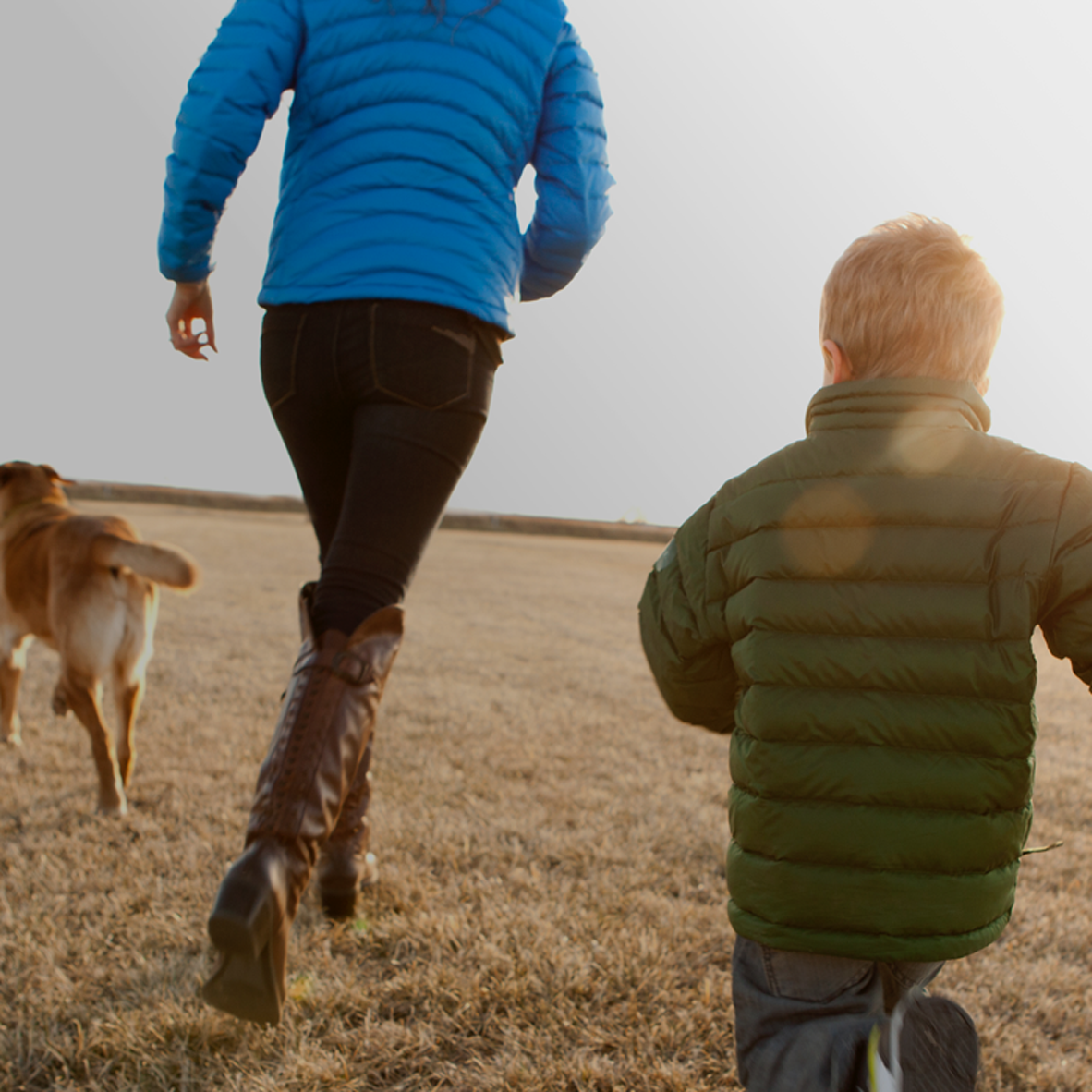 Aetna photography with a woman, a child and a dog running